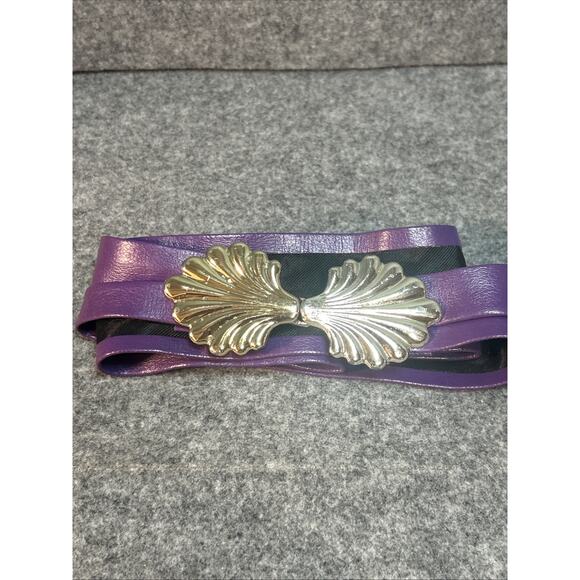 Vintage belt buckle Shell design Gold Tone 2" Hook Lock Purple Faux Leather - Picture 1 of 7